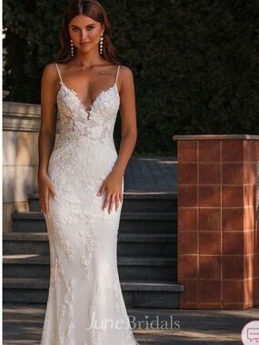 Elegant White Lace Spaghetti-Strap Wedding Dress